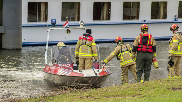 Schipper onwel op IJssel, hulpdiensten zetten reddingsactie op touw