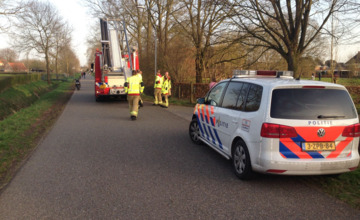 Kind door brandweer uit boom gered in Warnsveld
