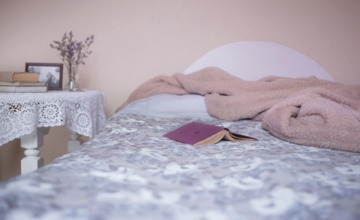 Inbreker verstopt zich onder bed, maar net niet goed genoeg