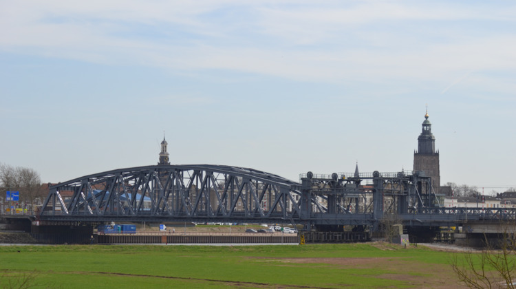Oude IJsselbrug binnenkort afgesloten voor weg- en treinverkeer