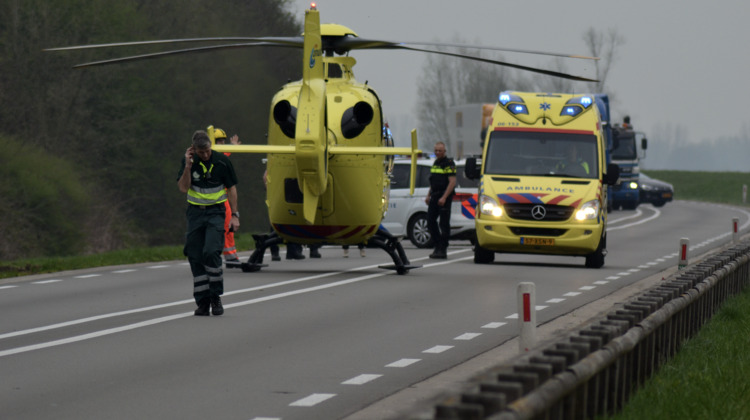 Man in Brummen viel van dak