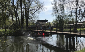 Mooi weer = de fluisterboot-passagiers nat maken
