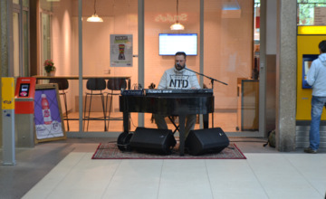 Wat doet die pianist in het Zutphense station?